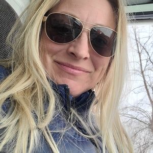 Meet your Posher, Bobbie